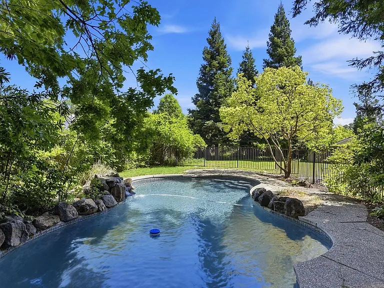3283 Cambridge Rd — Photo 43
