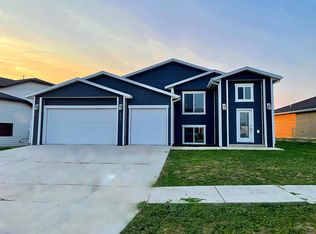 2347 Geyser Ct, Dickinson, ND 58601