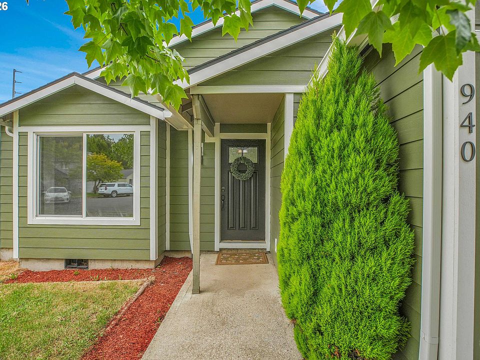 1st image of 940 SW 178th Pl