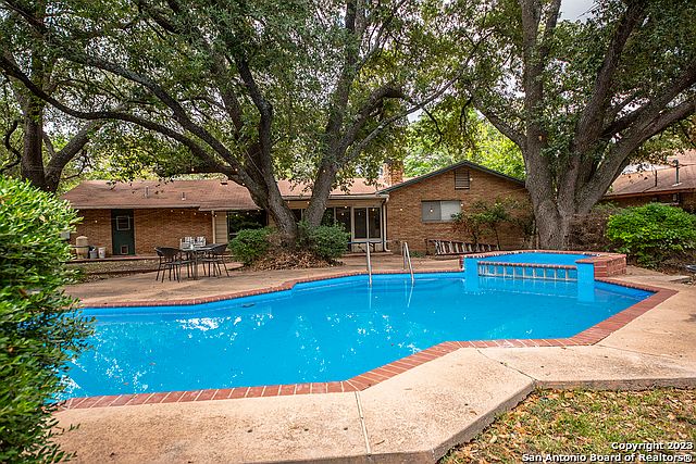 1st image of 113 TRAVERTINE LN