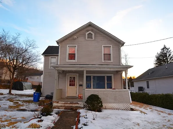 37 1st St, Dover Town, NJ 07801