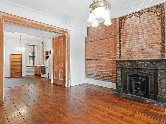 3rd image of 247 Front St Floor 1