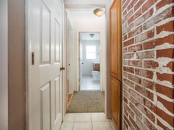 5th image of 602 W Jackson Ave