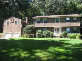 360 Whippoorwill Ln, Stratford, CT 06614