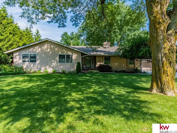 683 Parkwood Ln, Omaha, NE 68132