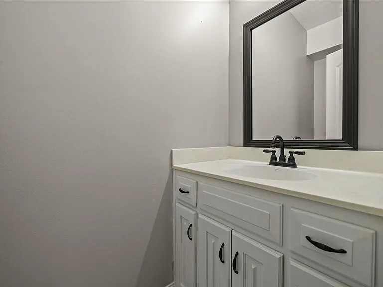 604 Canyon Dr — Photo 3