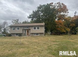 14517 N Elmore Rd, Elmwood, IL 61529