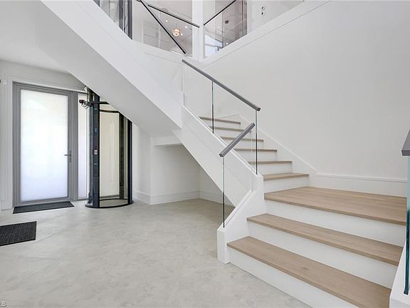 2nd image of 1798 Holiday LN