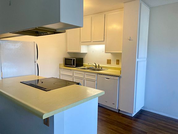3rd image of 9580 Carroll Canyon Rd Unit 258-1-1