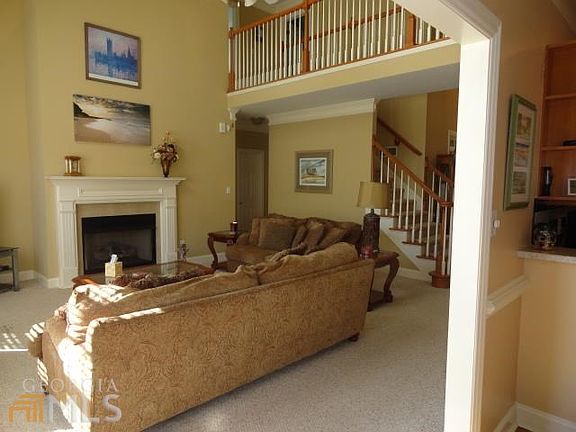 4th image of 900 White Oak Dr