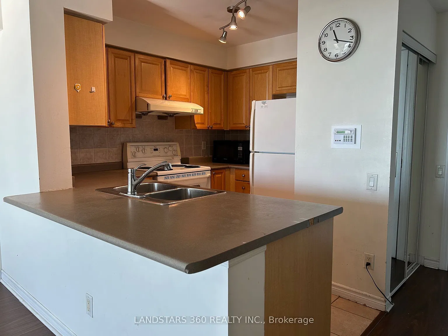 2 bed, $2,300 — Photo 2