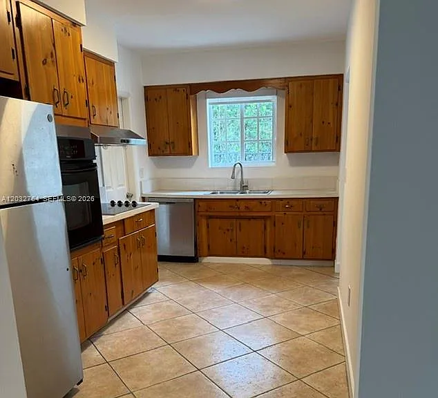 753 Navarre Ave — Photo 4