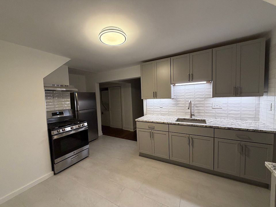 1st image of 222 Whiting Ln Floor 3