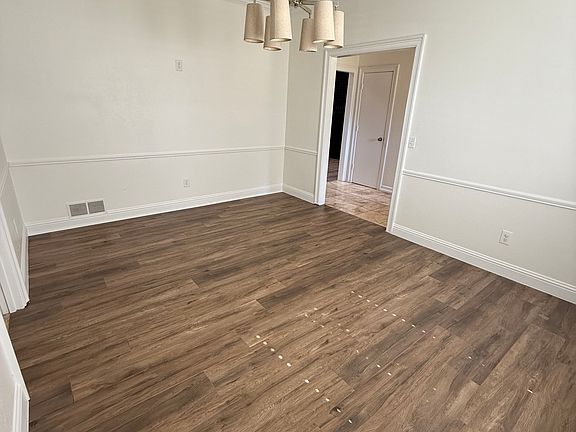 4th image of 1109 Rainbow Dr