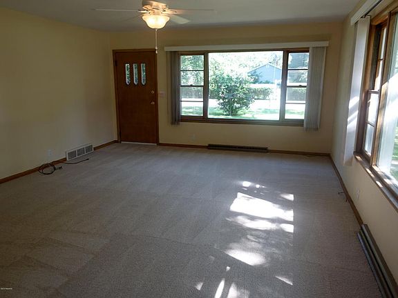 4th image of 412 Brownway
