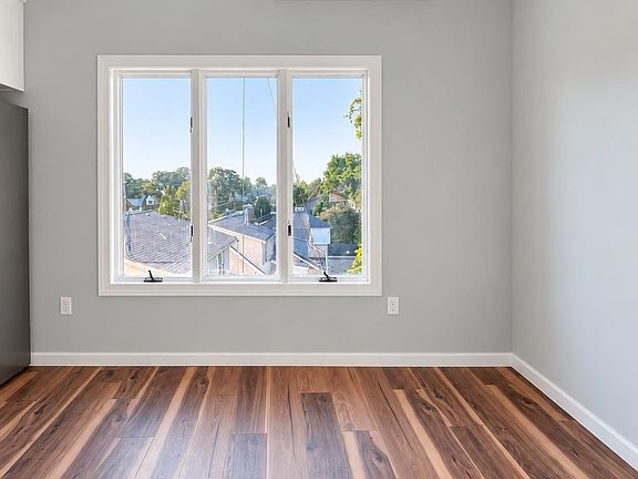 5th image of 733 Anderson Ave #3