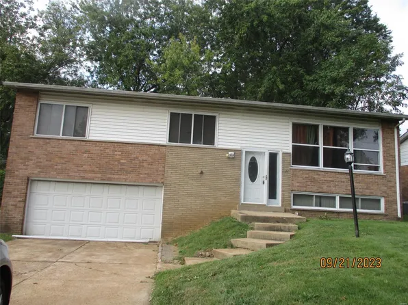 2022 Northaire Ln, Saint Louis, MO 63138