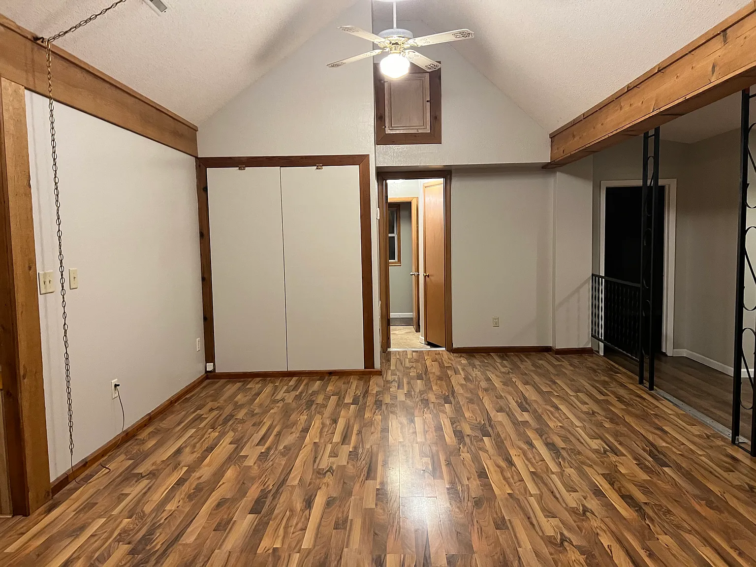 2 bed, $1,300 — Photo 4