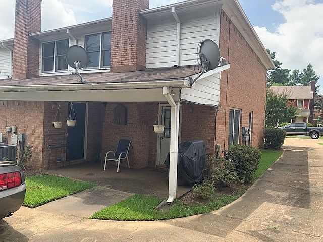 2nd image of 750 Wicklow Pl #A