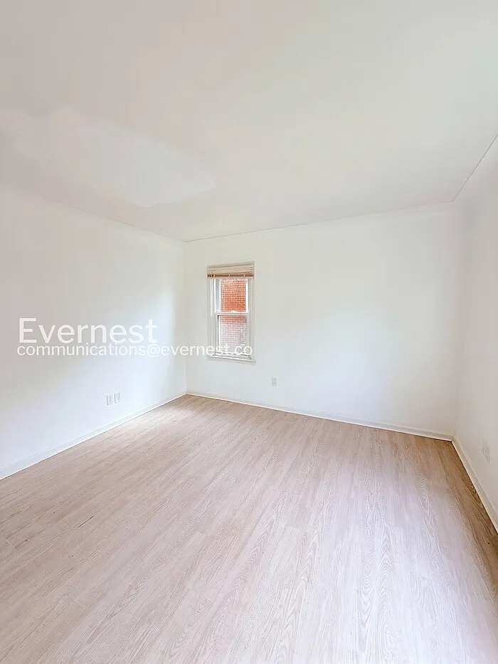 3 bed, 1.0 bath, 1140 sqft, $1,245 — Photo 3