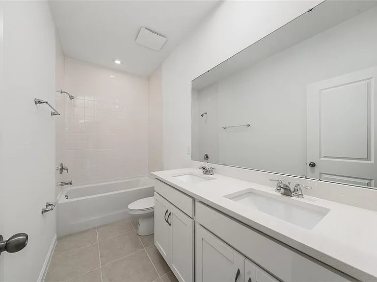 2402 Celebration Blvd — Photo 25