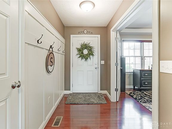 5th image of 695 Loxley Ln