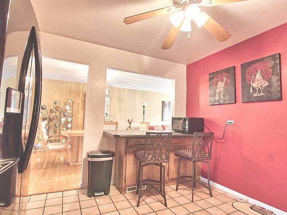 4th image of 813 N Rainbow Dr