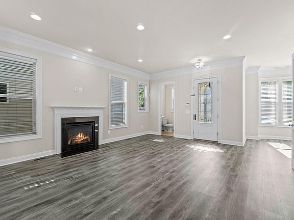 5th image of 20617 Exchange St