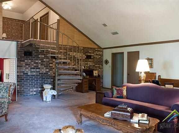 5th image of 408 Hampton Hill Dr