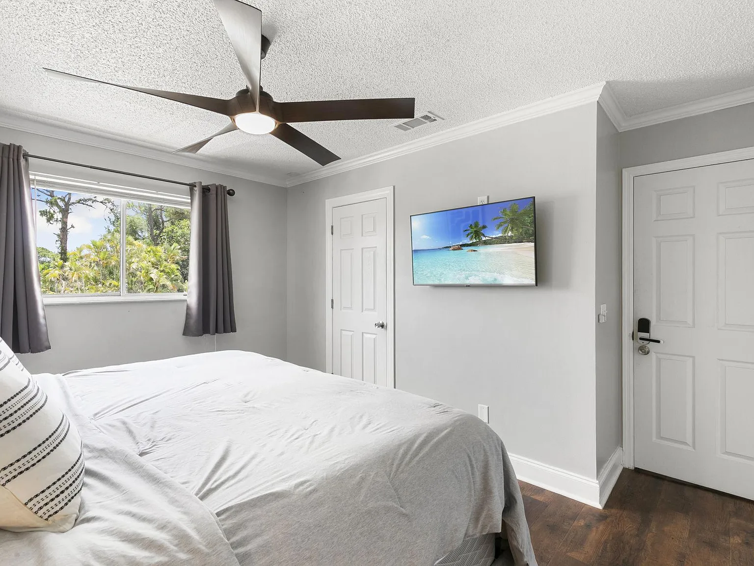 3 bed, 3.0 bath, 2500 sqft, $1,252 — Photo 2