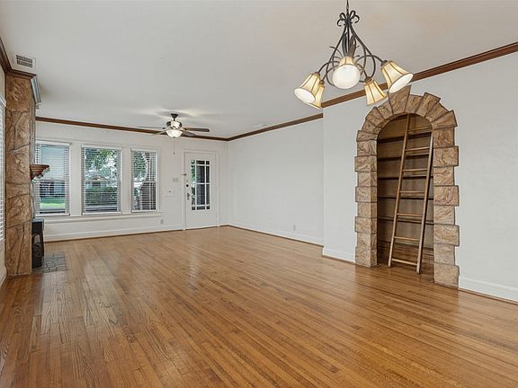 3rd image of 6324 Velasco Ave