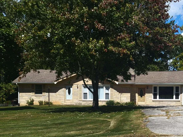 1949 Sunny Acres Dr, Bedford, IN 47421