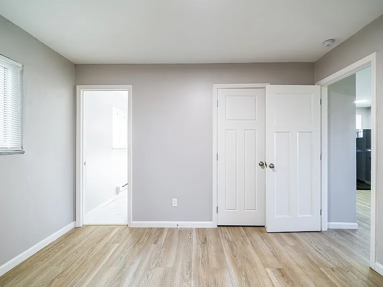 1075 Oak St — Photo 13