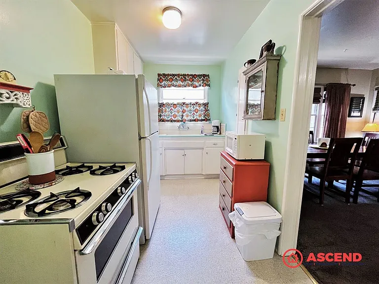 Vintage Cottages in the heart of Downtown Bakersfield! — Photo 6