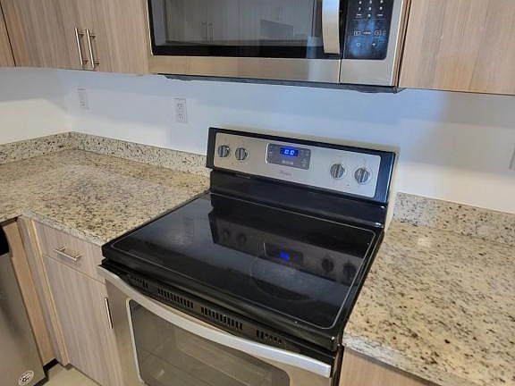 3rd image of 6001 W Flagler St #504