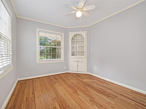 4th image of 3731 Drake St