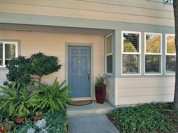 2nd image of 404 Baywood Ct