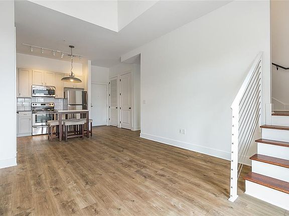 5th image of 255 E Boyd Dr #312
