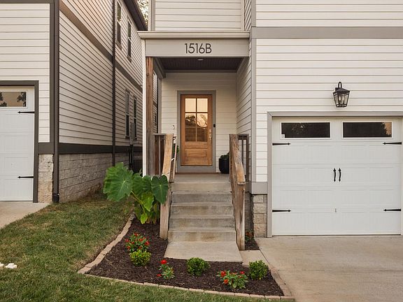 2nd image of 1516B Rosebank Ave