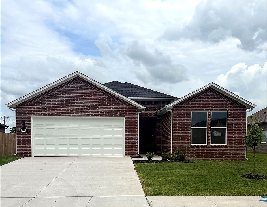1st image of 1011 Thornwood Pl