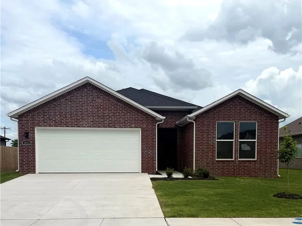 1011 Thornwood Pl, Bentonville, AR 72713
