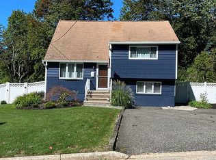 125 Split Rock Ln, Park Ridge, NJ 07656