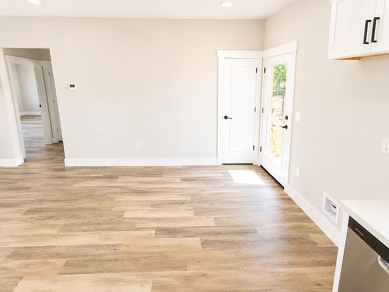 5579-5581 Linrich Ln — Photo 11
