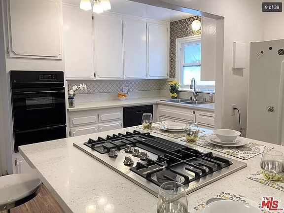 5th image of 723 E 81st St