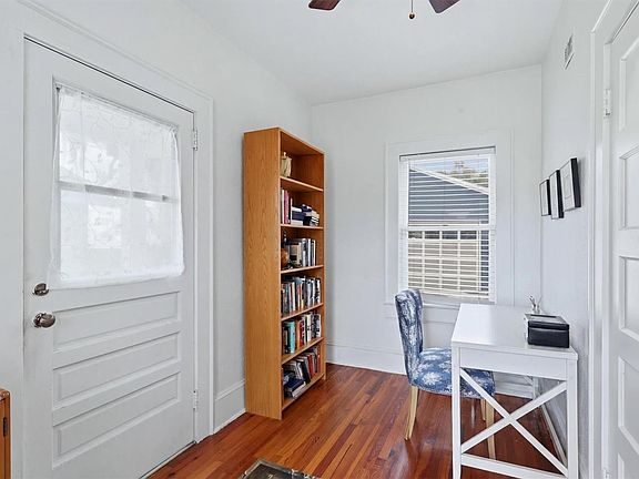 3rd image of 1828 Grove St