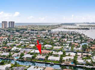 1060 Grand Bahama Ln, Riviera Beach, FL 33404