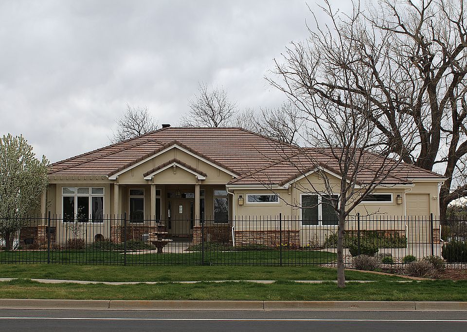 1st image of 469 Rossum Dr