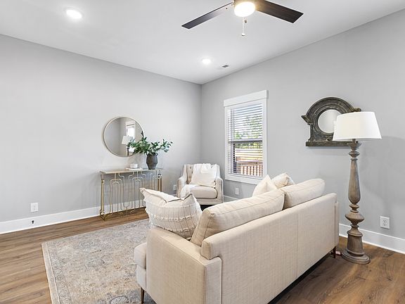 5th image of 401 Jonathan Wade Cir