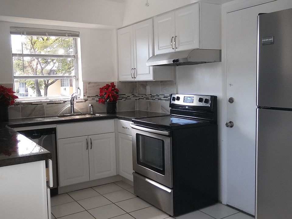 1st image of 1540 NE 191st St APT 312