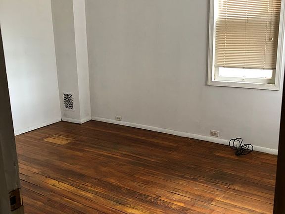 4th image of 808 W King St Unit 2